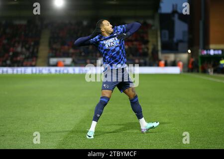 Nathaniel Mendez-Laing von Derby County feiert das zweite Tor seiner Mannschaft während des Spiels der Sky Bet League One in der Brisbane Road, London. Bilddatum: Samstag, 9. Dezember 2023. Stockfoto