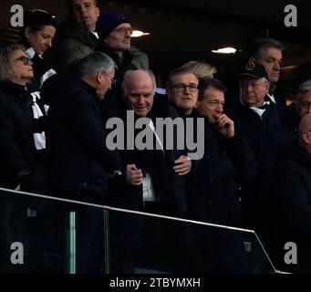 Frankfurt, Deutschland. Dezember 2023. 09.12.2023, Deutsche Bank Park, Frankfurt, DE, 1.FBL, Eintracht Frankfurt vs FC Bayern München, DFL-Vorschriften verbieten jede Verwendung von Fotos als Bildsequenzen und/oder Quasi-Video. Im Bild Präsident Herbert Hainer (München), Uli Hoeness, Geschäftsführer Jan-Christian Dreesen (München) Credit: dpa/Alamy Live News Stockfoto