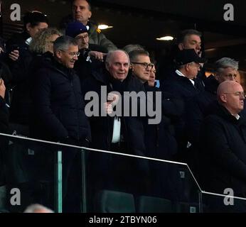 Frankfurt, Deutschland. Dezember 2023. 09.12.2023, Deutsche Bank Park, Frankfurt, DE, 1.FBL, Eintracht Frankfurt vs FC Bayern München, DFL-Vorschriften verbieten jede Verwendung von Fotos als Bildsequenzen und/oder Quasi-Video. Im Bild Präsident Herbert Hainer (München), Uli Hoeness, Geschäftsführer Jan-Christian Dreesen (München) Credit: dpa/Alamy Live News Stockfoto