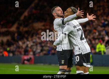 Omari Hutchinson von Ipswich Town feiert das zweite Tor ihrer Mannschaft während des Sky Bet Championship Matches im Riverside Stadium, Middlesbrough. Bilddatum: Samstag, 9. Dezember 2023. Stockfoto