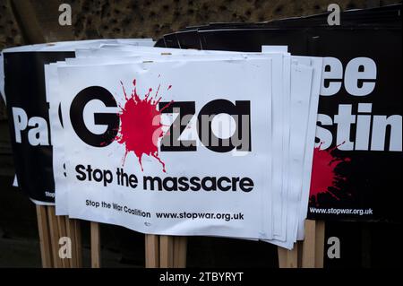 Am 9. Dezember 2023 versammelten sich Menschen um die Bank Junction in London, um einen Waffenstillstand in Gaza zu fordern Stockfoto