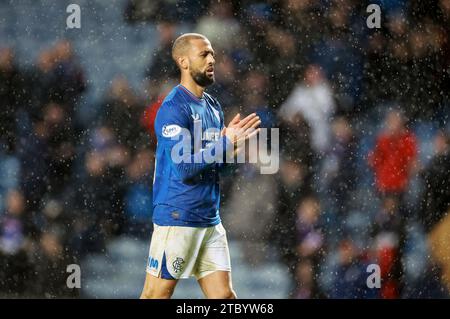 Rangers' Kemar Roofe applaudiert den Fans nach dem Cinch Premiership-Spiel im Ibrox Stadium in Glasgow. Bilddatum: Samstag, 9. Dezember 2023. Stockfoto