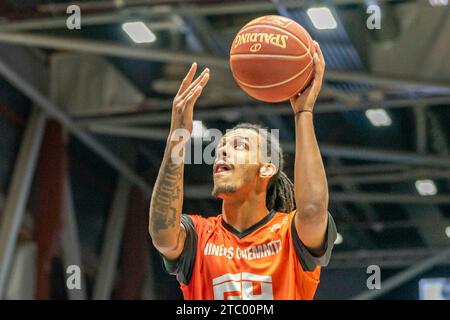 Chemnitz, Deutschland 09. Dezember 2023: BBL Pokal - 1/4 Finale - 2023/2024 - Niners Chemnitz vs. Ratiopharm Ulm im Bild: Ousman Krubally (Chemnitz) bei der Erwärmung Stockfoto