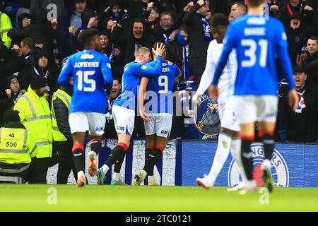 Ibrox Stadium, Glasgow, Großbritannien. Dezember 2023. Der schottische Premiership Football, die Rangers gegen Dundee; Cyriel Dessers of Rangers feiert, nachdem er 1-1 einen Equalizer erzielt hat. Credit: Action Plus Sports/Alamy Live News Stockfoto