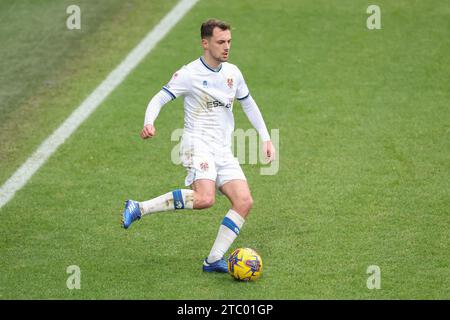 Birkenhead, Großbritannien. Dezember 2023. Lee O'Connor von den Tranmere Rovers während des Spiels der EFL SkyBet League Two zwischen den Tranmere Rovers und Newport County im Prenton Park, Birkenhead, England am Samstag, den 9. Dezember 2023 (Foto: Phil Bryan/Alamy Live News) Stockfoto