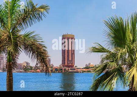 Moderne Gebäude von Kairo am Ufer des Nils, Ägypten Stockfoto