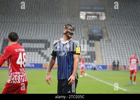 Freiburg, Deutschland. Dezember 2023. Freiburg, Deutschland 09. Dezember 2023: 3. Liga - 2023/2024 - SC Freiburg II vs. 1. FC Saarbrücken im Bild: Kai Brünker (1. FC Saarbrücken) /// DFB-Vorschriften verbieten jede Verwendung von Fotografien als Bildsequenzen und/oder Quasi-Video /// Credit: dpa/Alamy Live News Stockfoto