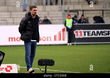 Freiburg, Deutschland. Dezember 2023. Freiburg, Deutschland 09. Dezember 2023: 3. Liga - 2023/2024 - SC Freiburg II vs. 1. FC Saarbrücken im Bild: Trainer Thomas Stamm (SC Freiburg II/U23) /// DFB-Vorschriften verbieten die Verwendung von Fotografien als Bildsequenzen und/oder Quasi-Video /// Credit: dpa/Alamy Live News Stockfoto