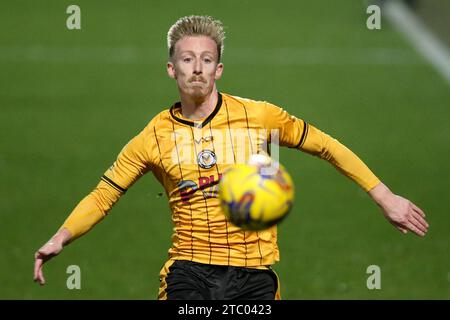 Birkenhead, Großbritannien. Dezember 2023. Harry Charsley aus Newport County in Aktion. EFL Skybet Football League Two Match, Tranmere Rovers gegen Newport County, Prenton Park, Birkenhead, Wirral am Samstag, den 9. Dezember 2023. Dieses Bild darf nur für redaktionelle Zwecke verwendet werden. Nur redaktionelle Verwendung, .PIC von Chris Stading/ Credit: Andrew Orchard Sportfotografie/Alamy Live News Stockfoto