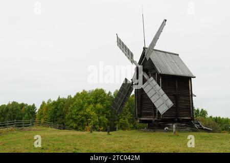 Alte hölzerne Windmühle. Archangelsk. Russland Stockfoto