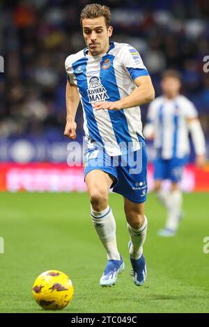 Barcelona, Spanien. Dezember 2023. Brian Olivan (14) von Espanyol wurde während des Spiels der LaLiga 2 zwischen Espanyol und Real Zaragoza im Stage Front Stadium in Barcelona gesehen. (Foto: Gonzales Photo/Alamy Live News Stockfoto