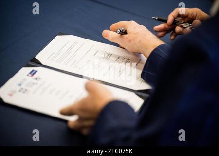 Houston, Usa. Dezember 2023. Die Abbildung zeigt eine Unterschrift während eines Besuchs in Houston, USA am Samstag, den 09. Dezember 2023. BELGA FOTO JASPER JACOBS Credit: Belga News Agency/Alamy Live News Stockfoto