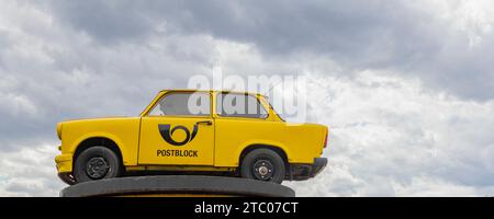 Berlin, Deutschland - 24. Juli 2023: Klassischer Trabant im Museum Trabiworld in Berlin in Deutschland Europa. Stockfoto