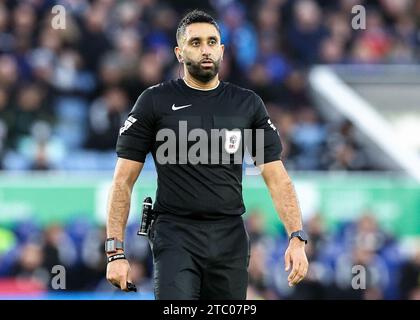 Match Schiedsrichter SUNNY SINGH GILL während des Sky Bet Championship Matches Leicester City gegen Plymouth Argyle im King Power Stadium, Leicester, Großbritannien, 9. Dezember 2023 (Foto: Stan Kasala/News Images) Stockfoto