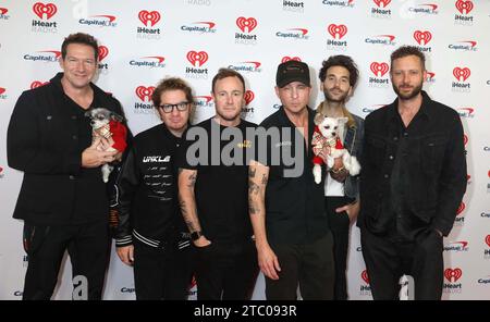 Dezember 2023, New York, New York, USA: ZACH FILKINS, DREW BROWN, EDDIE FISHER, RYAN TEDDER, BRIAN WILLETT und BRENT KUTZLE aus ONEREPUBLIC, die auf dem roten Teppich zum Z100â iHeartRadio Jingle Ball 2023 im Madison Square Garden zu sehen waren. (Kreditbild: © Nancy Kaszerman/ZUMA Press Wire) NUR REDAKTIONELLE VERWENDUNG! Nicht für kommerzielle ZWECKE! Stockfoto