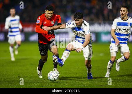 ZWOLLE - Elayis Tavsan von NEC Nijmegen, Anselmo Garcia MacNulty von PEC Zwolle (l-r) während des niederländischen Eredivisie-Spiels zwischen PEC Zwolle und NEC Nijmegen im MAC3Park Stadion am 9. Dezember 2023 in Zwolle, Niederlande. ANP VINCENT JANNINK Stockfoto