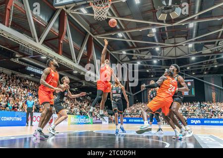 Chemnitz, Deutschland 09. Dezember 2023: BBL Pokal - 1/4 Finale - 2023/2024 - Niners Chemnitz vs. Ratiopharm Ulm im Bild: DeAndre Lansdowne (Chemnitz) Stockfoto