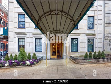 Emery Roth entwarf 1125 die Fifth Avenue im Carnegie Hill Historic District. Das Neorenaissance-Apartmenthaus wurde 1926 fertiggestellt. Stockfoto