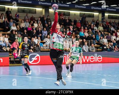 Goeppingen, Deutschland. Dezember 2023. Petra Hlogyik (frisch auf Frauen, #72) faengt einen langen Wurf ab, frisch auf Goeppingen vs. HC Roedertal, Handball, Frauen, 2. Bundesliga, 09.12.2023 EIBNER/Michael Schmidt Credit: dpa/Alamy Live News Stockfoto