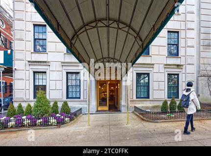 Emery Roth entwarf 1125 die Fifth Avenue im Carnegie Hill Historic District. Das Neorenaissance-Apartmenthaus wurde 1926 fertiggestellt. Stockfoto