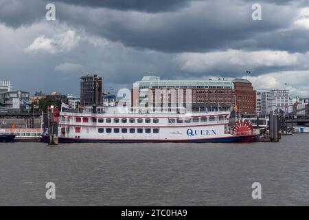 Das Mississippi Queen Paddeldampfer Tour Boot auf der Elbe in Hamburg, Deutschland. Stockfoto