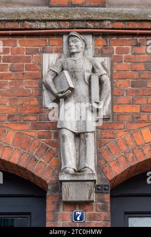 Mauerwerk an der Außenseite eines Re-Backsteinlagers in der Hamburger Speicherstadt. Stockfoto