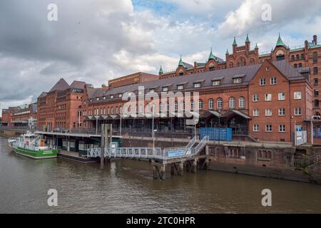 Außenansicht des Deutschen Zollmuseums in der Speicherstadt in Hamburg. Stockfoto