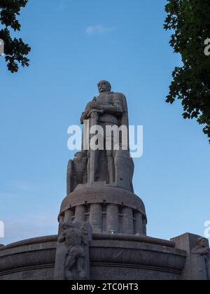Abendblick auf das Bismarck-Denkmal, Bismarck-Denkmal im Alter Elbpark, Hamburg, Deutschland. Stockfoto