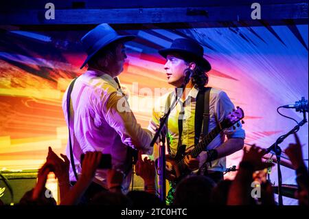 Margate, Großbritannien. Dezember 2023. Die Libertines starten eine Margate-Extravaganz mit einer ausverkauften Show im Lido, um ihr bevorstehendes Album All Quiet on the Eastern Esplanade zu feiern. Cristina Massei/Alamy Live News Stockfoto