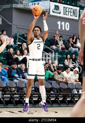 6. Dezember 2023: Bobby Harvey (2) feuert während des NCAA-Basketballspiels zwischen den Lewis and Clark Pioneers und den Portland State Vikings einen zwei-Punkte-Schuss im Stott Center, Portland, OR. Larry C. Lawson/CSM Stockfoto