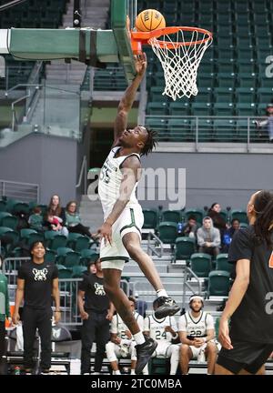 6. Dezember 2023: Die Portland State Vikings schützen Keshaun Saunders (55) während des NCAA-Basketballspiels zwischen den Lewis and Clark Pioneers und den Portland State Vikings im Stott Center in Portland. Larry C. Lawson/CSM Stockfoto