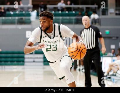 6. Dezember 2023: Jorell Saterfield (23) fährt während des NCAA-Basketballspiels zwischen den Lewis and Clark Pioneers und den Portland State Vikings im Stott Center, Portland, OR, zum Korb. Larry C. Lawson/CSM Stockfoto