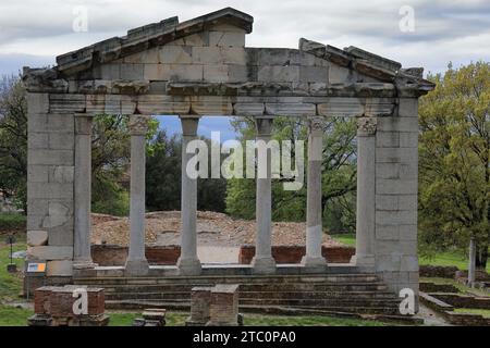 114 Vorderansicht des Buleterion oder Monument of Agonothetes aus dem II. Jahrhundert n. Chr., ehemaliger Stadtrat. Apollonien-Albanien. Stockfoto