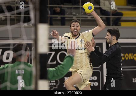 Guimarães, 09/2023 - Vitória SC traf heute Nachmittag auf den FC Porto bei Pavilhão União Vimaranense, in einem Spiel der nationalen Handball-Meisterschaft David Fernández (Pedro Correia/Global Imagens) Credit: Atlantico Press/Alamy Live News Stockfoto