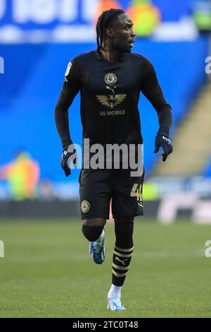 Reading, Großbritannien. Dezember 2023. Devante Cole #44 von Barnsley während des Sky Bet League 1 Matches Reading gegen Barnsley im Select Car Leasing Stadium, Reading, Vereinigtes Königreich, 9. Dezember 2023 (Foto: Alfie Cosgrove/News Images) in Reading, Vereinigtes Königreich am 12.9.2023. (Foto: Alfie Cosgrove/News Images/SIPA USA) Credit: SIPA USA/Alamy Live News Stockfoto