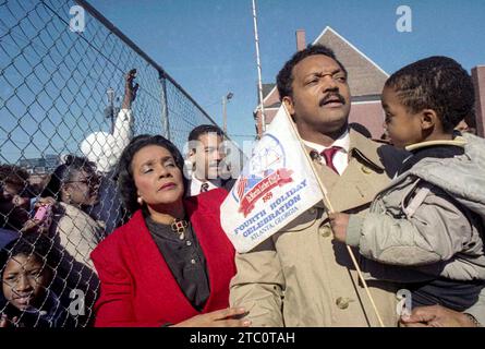 Jesse Jackson mit Coretta Scott King und Dexter King im Jahr 1989 am vierten Königstag Stockfoto