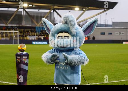 Manchester, Großbritannien. Dezember 2023. Manchester, England, 9. Dezember 2023: Maskottchen während des Spiels der Barclays FA Womens Super League zwischen Manchester City und Aston Villa im Joie Stadium in Manchester, England (Natalie Mincher/SPP) Credit: SPP Sport Press Photo. /Alamy Live News Stockfoto