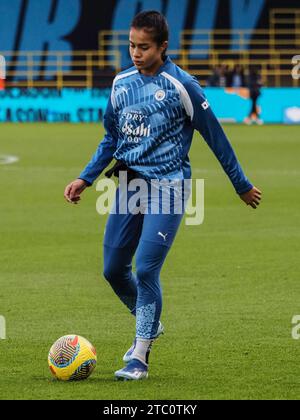 Manchester, Großbritannien. Dezember 2023. Manchester, England, 9. Dezember 2023: Mary Fowler (8 Manchester City) wärmt sich während des Spiels der Barclays FA Womens Super League zwischen Manchester City und Aston Villa im Joie Stadium in Manchester auf (Natalie Mincher/SPP) Credit: SPP Sport Press Photo. /Alamy Live News Stockfoto