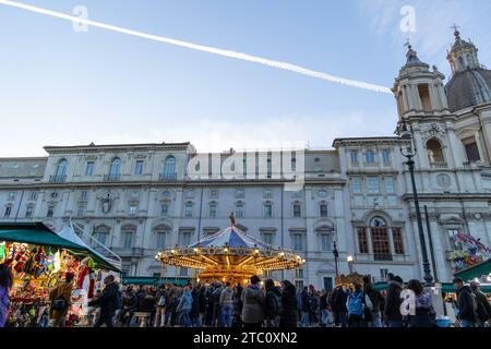 Rom, Italien. Dezember 2023. Ansicht des Weihnachtskarussells auf der Piazza Navona in Rom (Foto: Matteo Nardone/Pacific Press/SIPA USA) Foto: SIPA USA/Alamy Live News Stockfoto