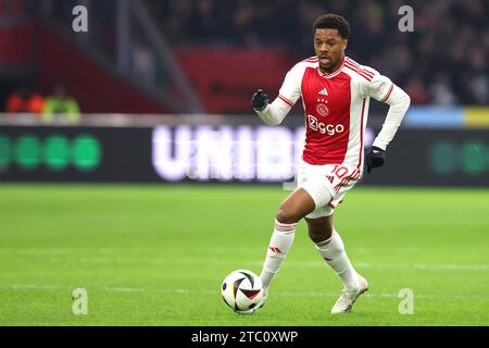 Amsterdam, Niederlande. Dezember 2023. Chuba Akpom von Ajax spielt mit dem Ball während des niederländischen Eredivisie-Spiels zwischen Ajax und Sparta am 9. Dezember 2023 in Amsterdam, Niederlande Credit: dpa/Alamy Live News Stockfoto