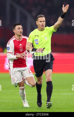 Amsterdam, Niederlande. Dezember 2023. Schiedsrichter Danny Makkelie während des niederländischen Eredivisie-Spiels zwischen Ajax und Sparta am 9. Dezember 2023 in Amsterdam Credit: dpa/Alamy Live News Stockfoto