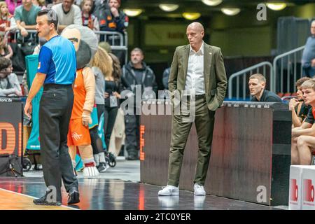 Chemnitz, Deutschland 09. Dezember 2023: BBL Pokal - 1/4 Finale - 2023/2024 - Niners Chemnitz vs. Ratiopharm Ulm im Bild: Trainer Rodrigo Augusto Pastore (Chemnitz) Stockfoto