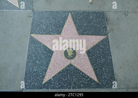 Hollywood, Kalifornien, USA 9. Dezember 2023 Schauspieler Ryan OÕNeal Hollywood Walk of Fame Star and Flowers am 9. Dezember 2023 in Hollywood, Kalifornien, USA. Er starb am 8. Dezember 2023. Foto: Barry King/Alamy Live News Stockfoto