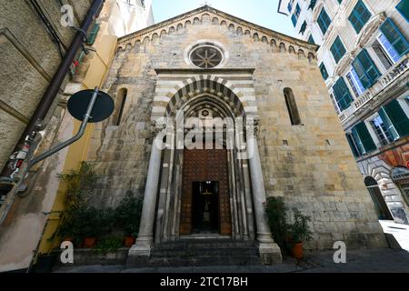 Genua, Italien - 1. August 2022: Kirche San Donato im historischen Zentrum von Genua, Italien. Stockfoto