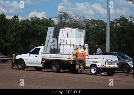 Die Polizei von Limpopo führte eine Straßensperre am Kranskop toll Plaza vor den Feiertagen durch Stockfoto