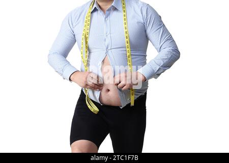 Isolierter Schuss eines adipösen Mannes, der ein enges Hemd trägt Stockfoto