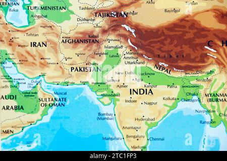 Weltkarte des asiatischen Kontinents mit indien, pakistan, nepal, china, iran, afghanistan, turkmenistan, myanmar, oman, vae, dubai Stockfoto