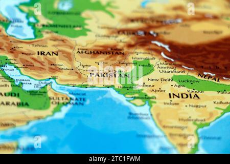 Weltkarte oder atlas des asiatischen Kontinents, indien, iran, pakistan, afghanistan, teheran, kabul, islamabad aus nächster Nähe Stockfoto