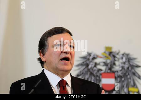 Wien, Österreich. März 2012. Präsident der Europäischen Kommission, José Manuel Barroso, bei einer Arbeitssitzung im Bundeskanzleramt in Wien Stockfoto