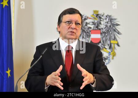 Wien, Österreich. März 2012. Präsident der Europäischen Kommission, José Manuel Barroso, bei einer Arbeitssitzung im Bundeskanzleramt in Wien Stockfoto